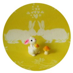 Wit Mini Konijntje met Paddenstoel - 2.3cm