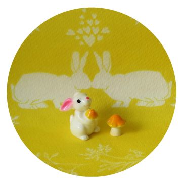 Wit Mini Konijntje met Paddenstoel - 2.3cm